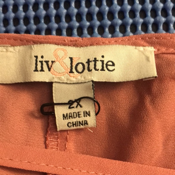 NWOT cuffed short sleeve blouse - Picture 2 of 5